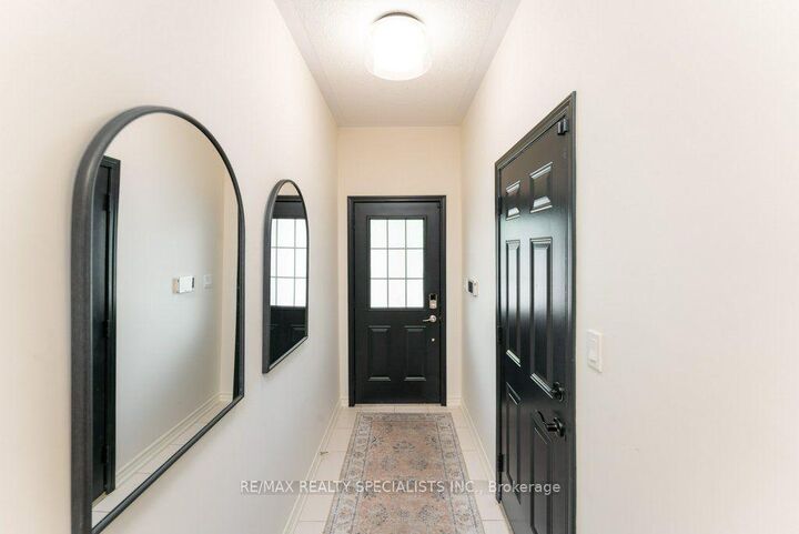 Property Photo:  1115 Haig Boulevard 3  ON L5E 2M6 