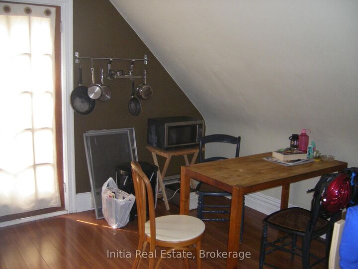 Property Photo:  622 Huron Street 3  ON M5R 2R9 