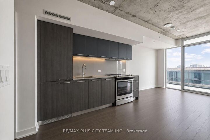 Property Photo:  25 Baseball Place 903  ON M4M 0E7 