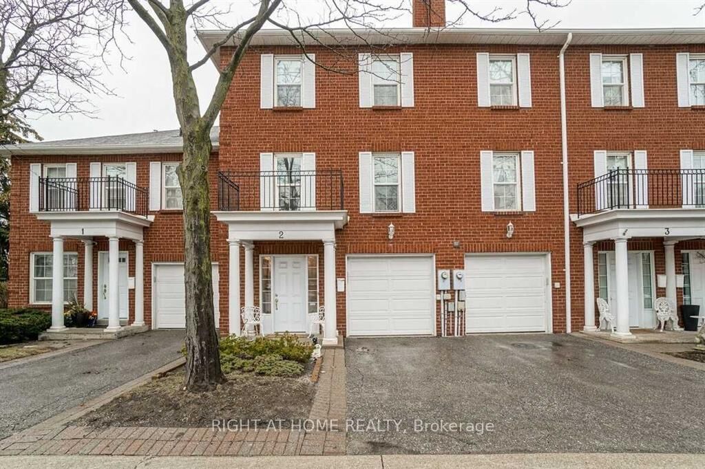 Property Photo:  2 Stornwood Court  ON L6W 4H4 