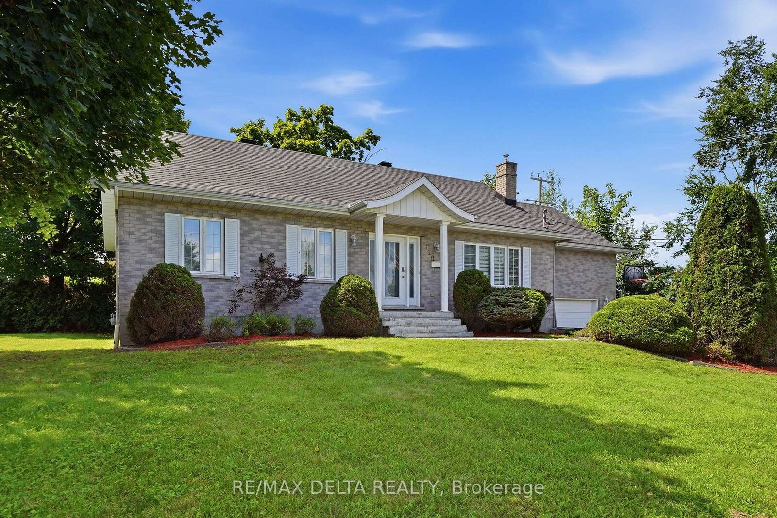 Property Photo:  510 Stevens Street  ON K6A 3J3 