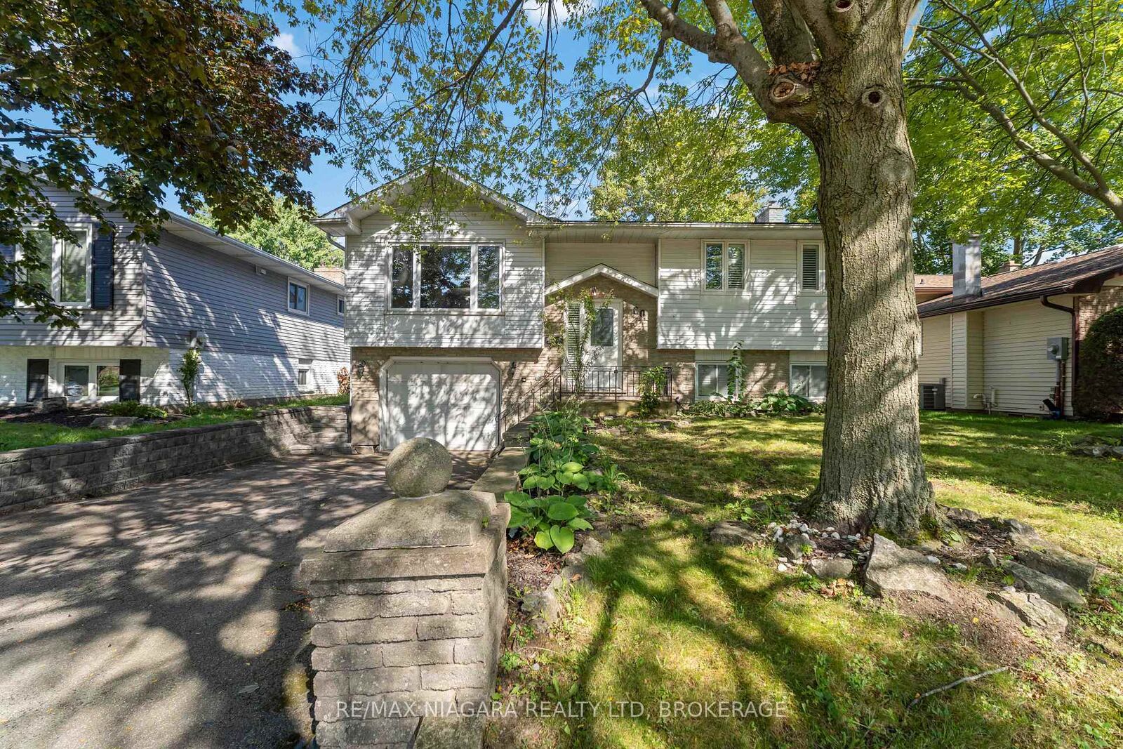 Property Photo:  60 Brant Avenue  ON L3C 6C8 