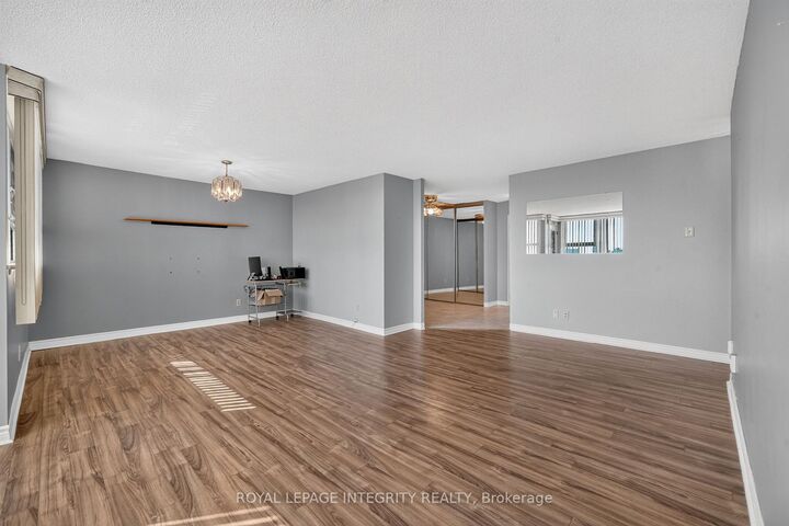 Property Photo:  555 Brittany Drive Ph8  ON K1K 4C5 