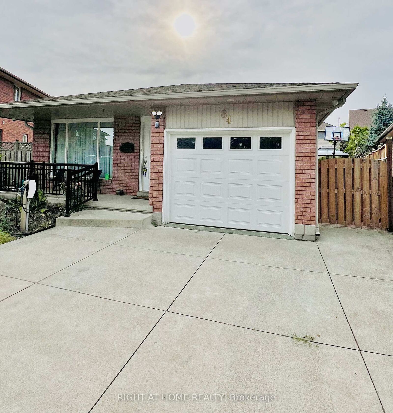 Property Photo:  84 Juniper Drive  ON L8E 4G6 