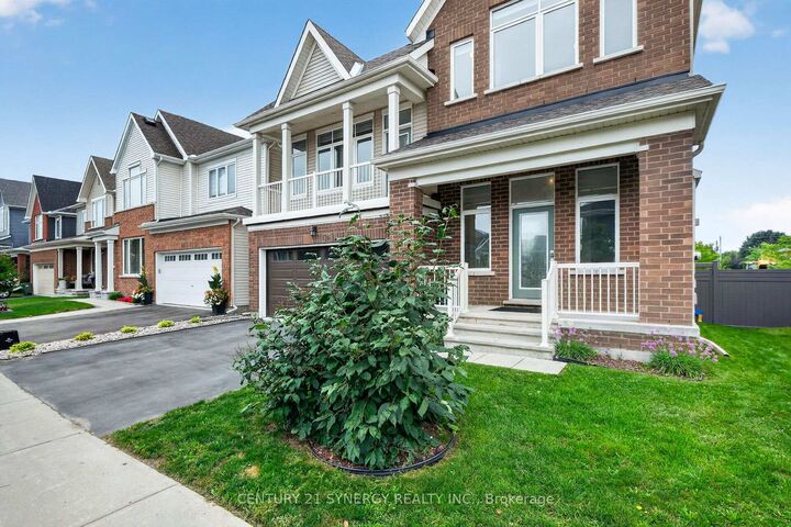 Property Photo:  124 Des Aubrais Crescent  ON K1W 1H2 