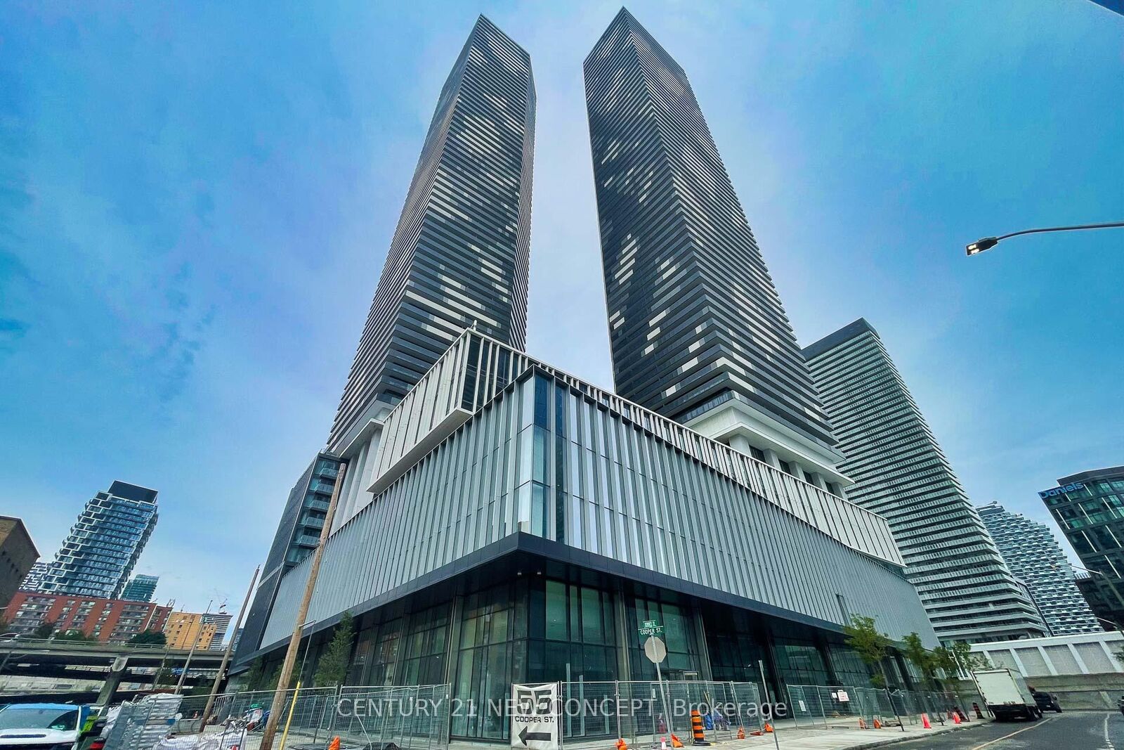 Property Photo:  55 Cooper Street 7702  ON M5E 0G1 