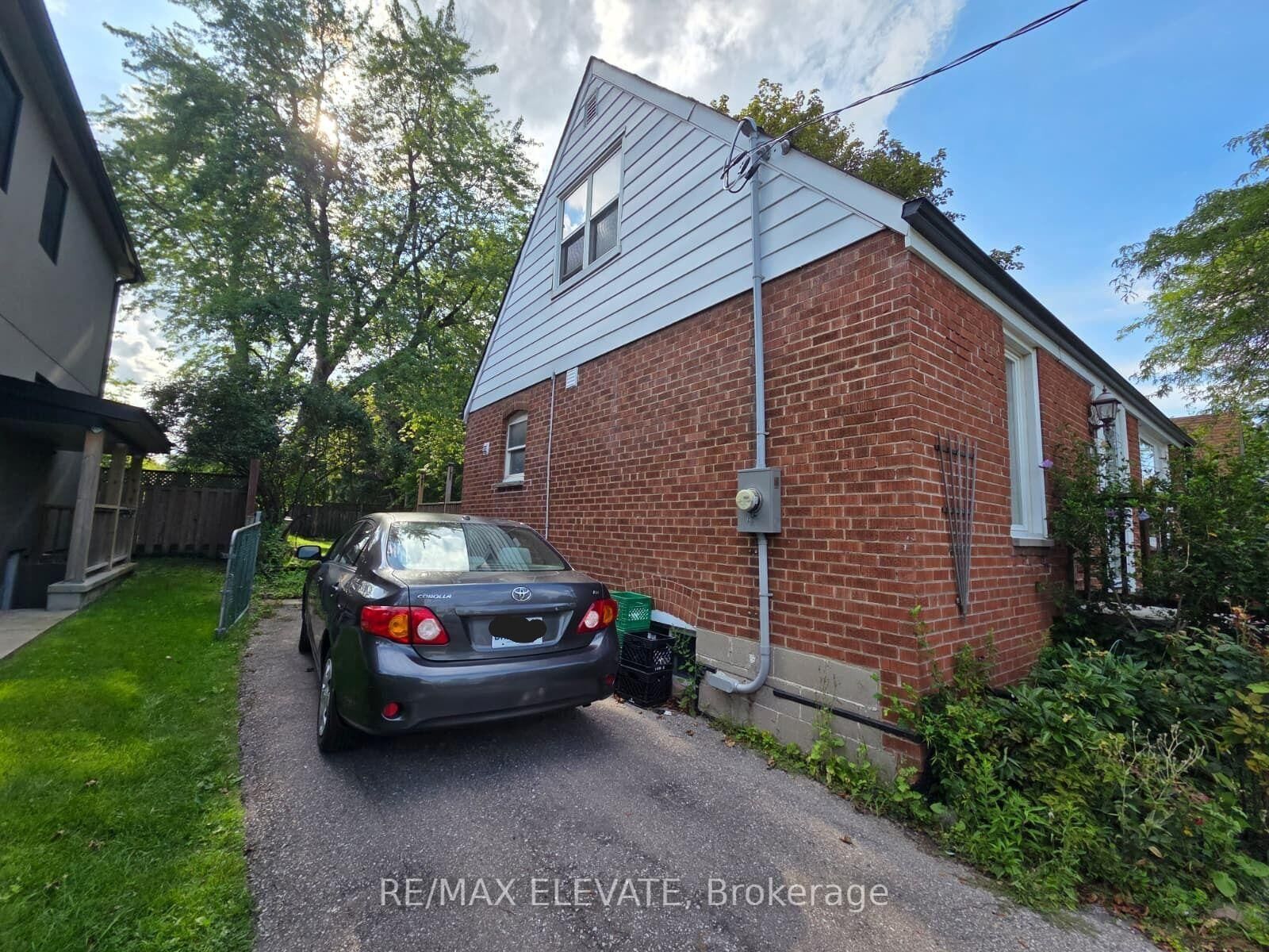 Property Photo:  40 Bellamy Road S  ON M1M 3P2 