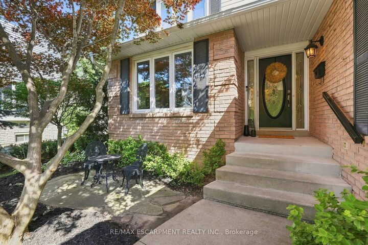 Property Photo:  10 Acacia Street  ON L8J 1V6 