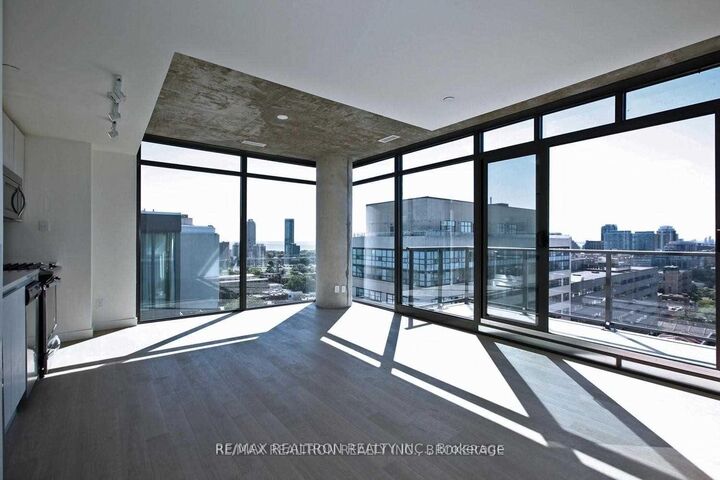Property Photo:  111 Bathurst Street 1602  ON M5V 0M9 