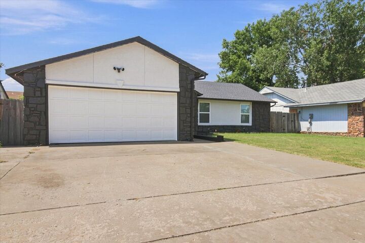 Property Photo:  2912 S 123rd East Avenue  OK 74129 