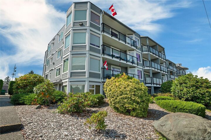 Property Photo: 690 Colwyn St #4G BC V9W 2X1