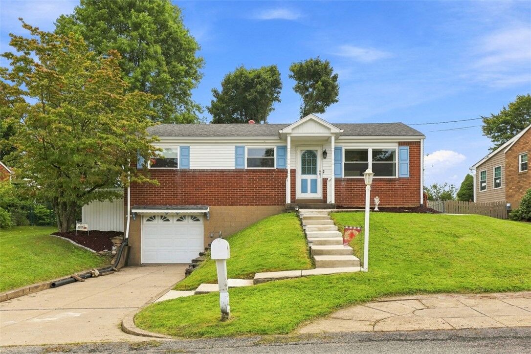 Property Photo: 553 Meadowvale Dr PA 15024