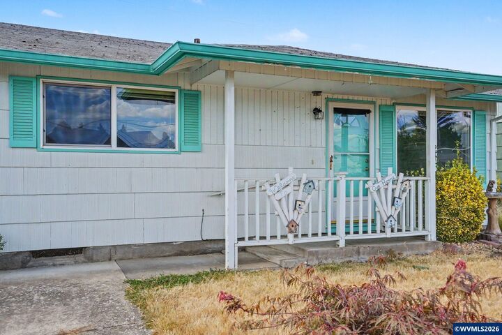 Property Photo: 1635 Sallal Rd OR 97071