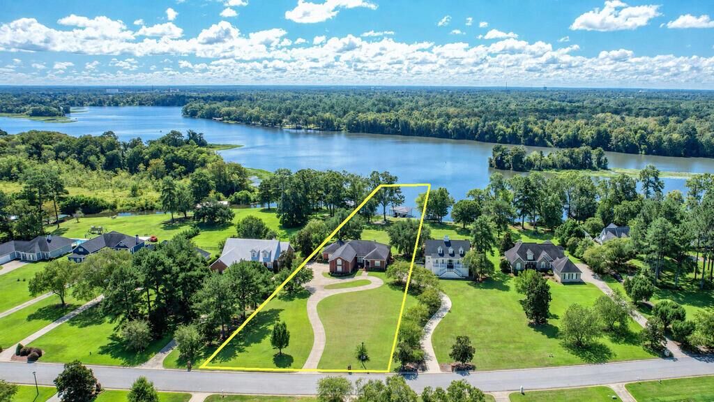Property Photo:  1010 River Pointe Drive  GA 31701 