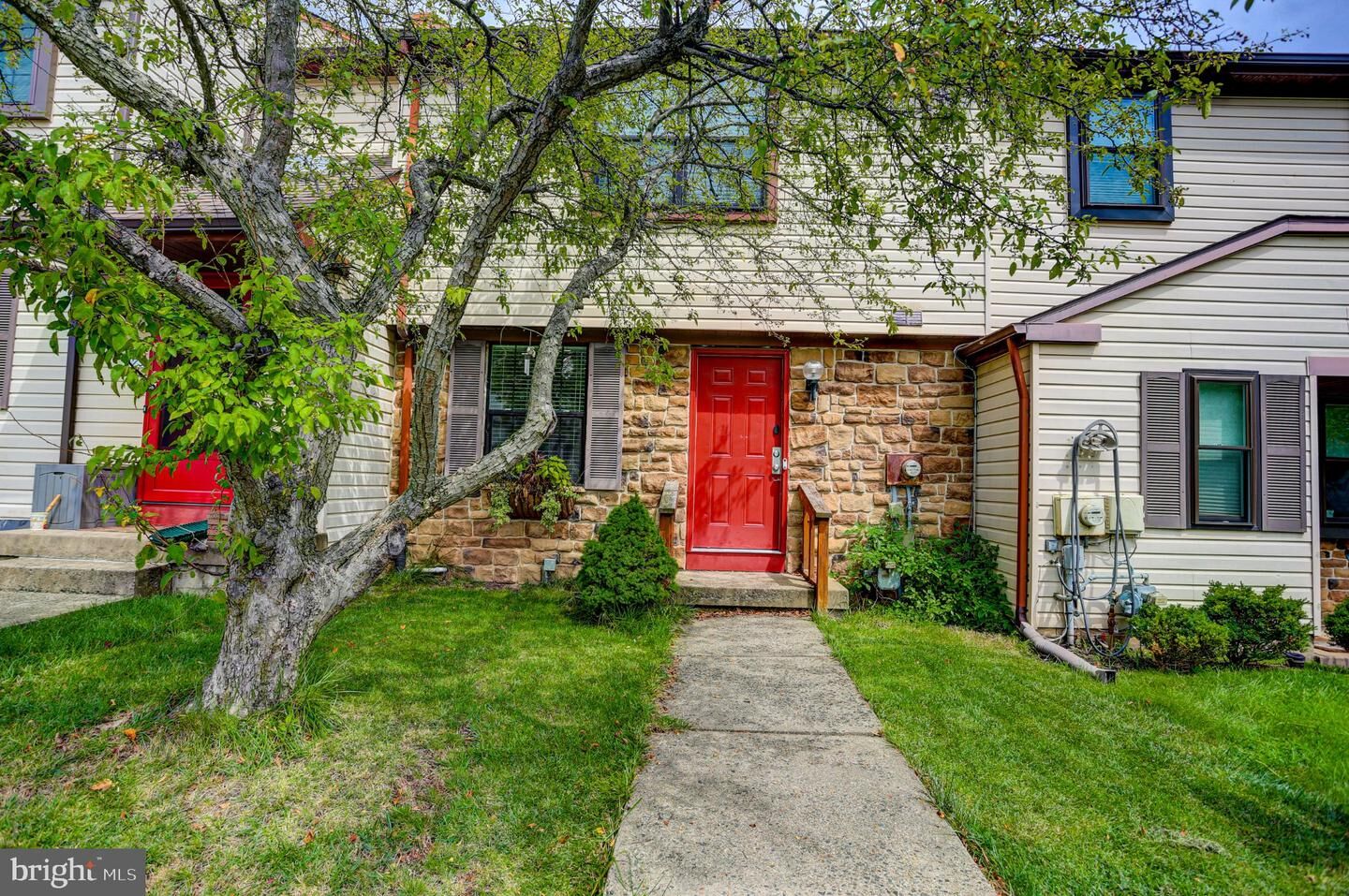 Property Photo:  977 Browning Place  PA 18974 