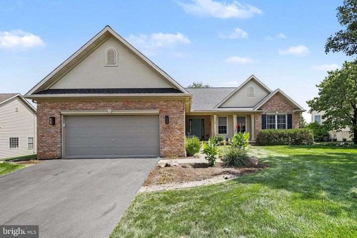 Property Photo: 104 Kilgannon Lane PA 17603