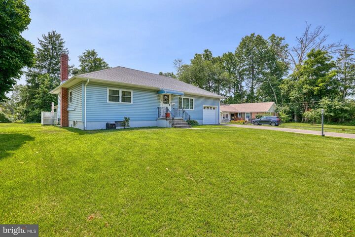 Property Photo: 240 Walnut Lane PA 19067