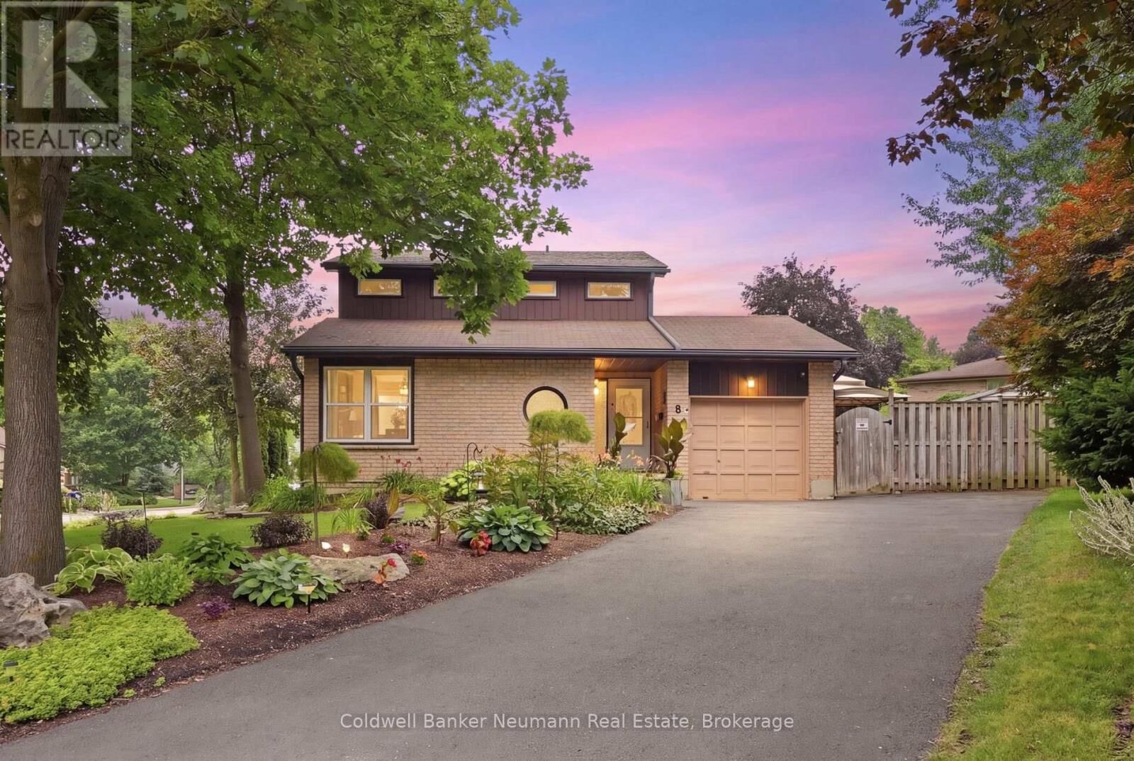Property Photo: 8 Pickwick Place ON N1H 7V8