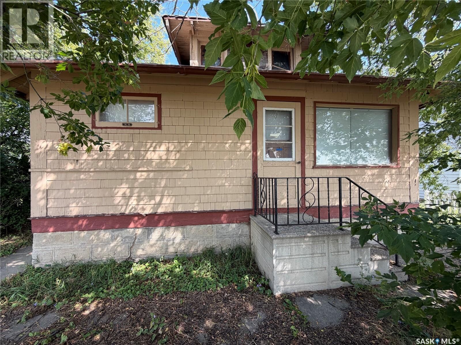 Property Photo:  109 1st Avenue N  SK S0K 4Y0 