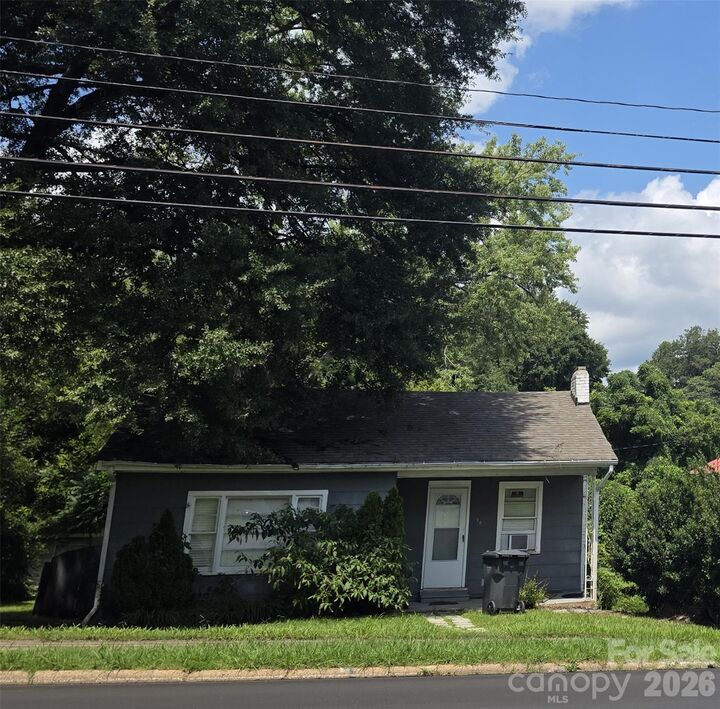 Property Photo:  204 E Trade Street  NC 28034 