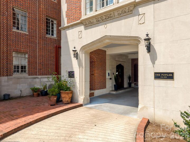 Property Photo:  301 W 10th Street 407  NC 28202 