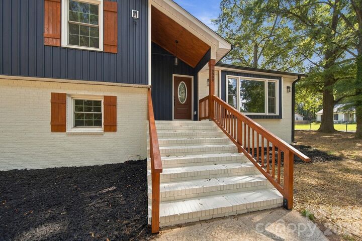 Property Photo:  6800 Ludwig Drive  NC 28215 