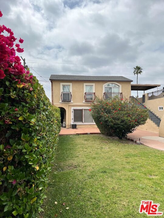 Property Photo:  1635 1637 S Bronson Ave  CA 90019 