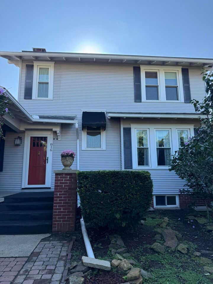 Property Photo:  816 N High Street  OH 43130 