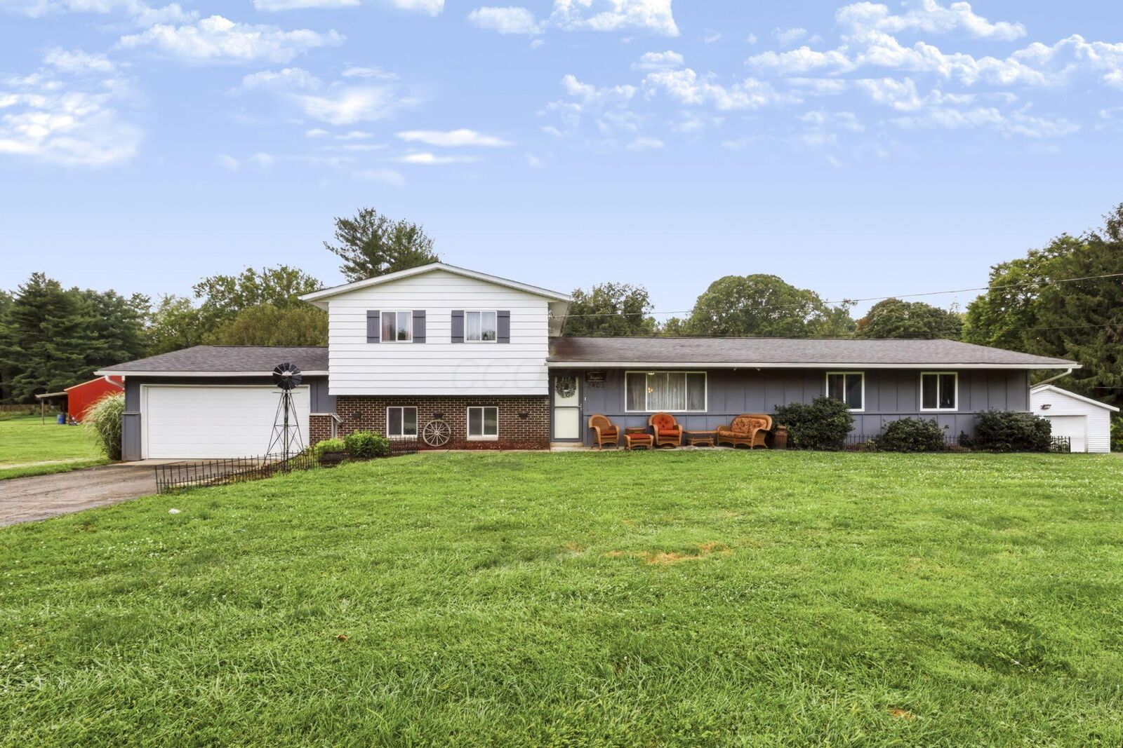 Property Photo:  2403 Hickman NE Road  OH 43055 