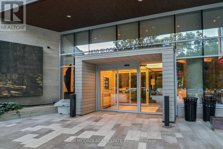 Property Photo:  1830 Bloor Street West 817  ON M6P 0A2 
