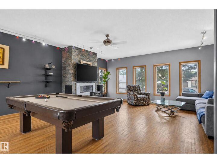 Property Photo:  17103 92 St NW  AB T5Z 2N1 