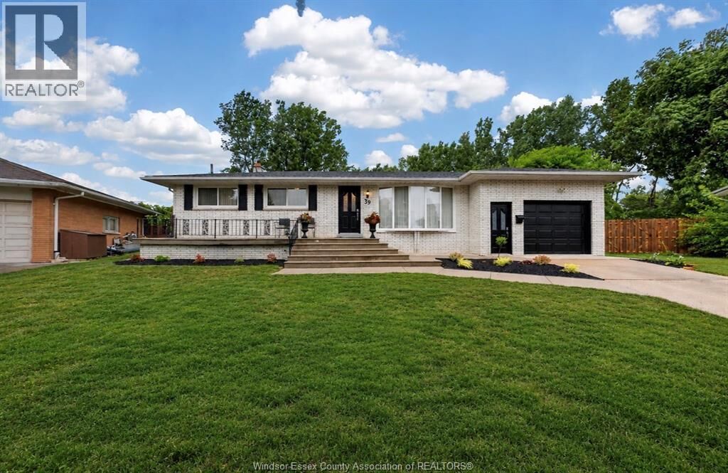 Property Photo:  39 Johnson Avenue  ON N8H 3T8 