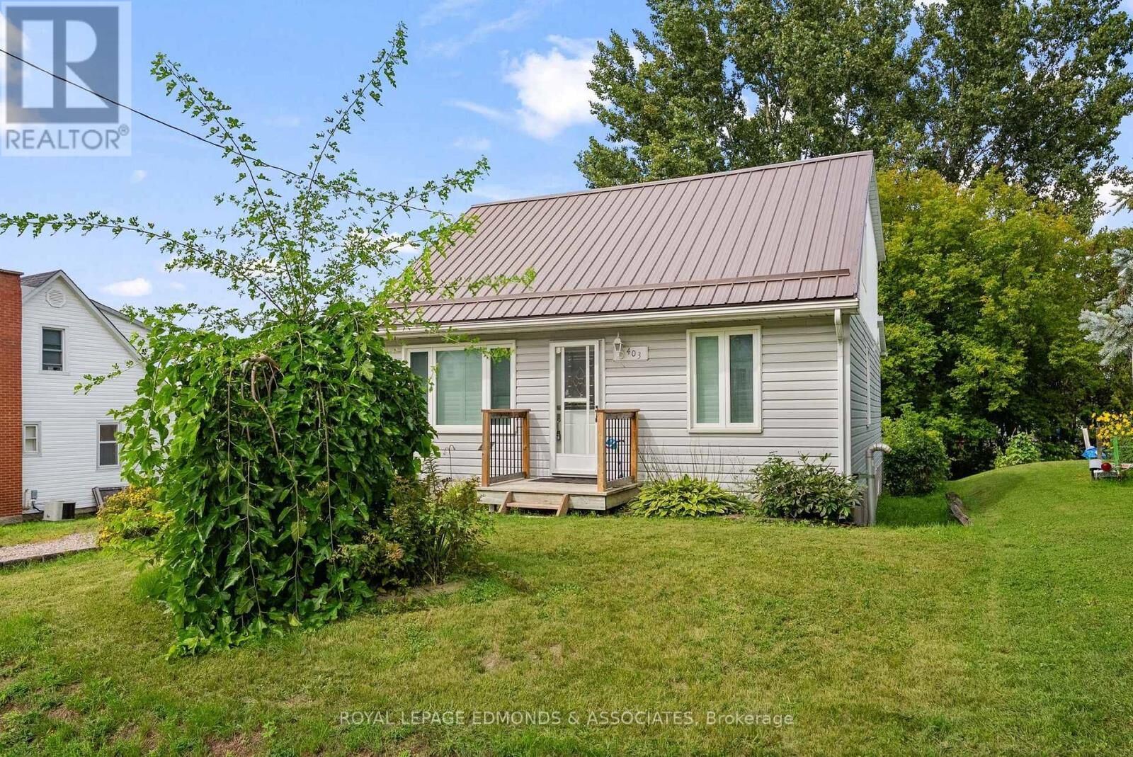 Property Photo:  403 Alfred Street  ON K8A 3B3 