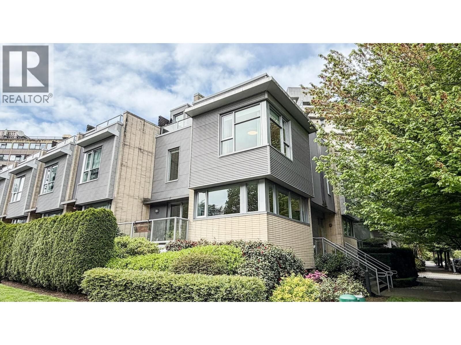 Property Photo: 390 E 11th Ave BC V5T 4V9