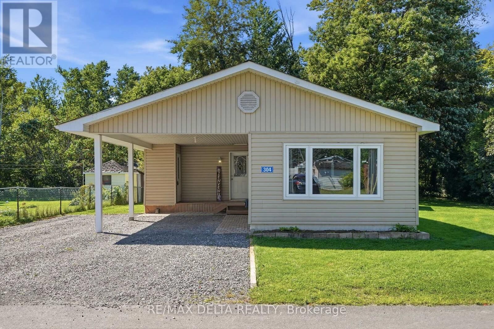 Property Photo:  8250 County Road 17 Road 304  ON K4K 1K7 