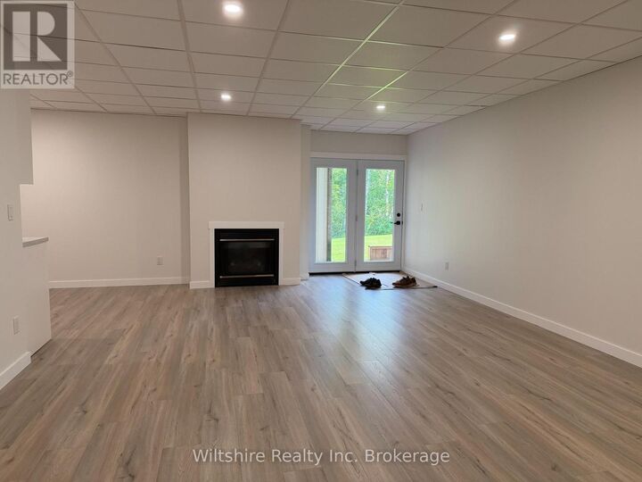Property Photo:  29 Old Vienna Street 9  ON N4G 3C5 