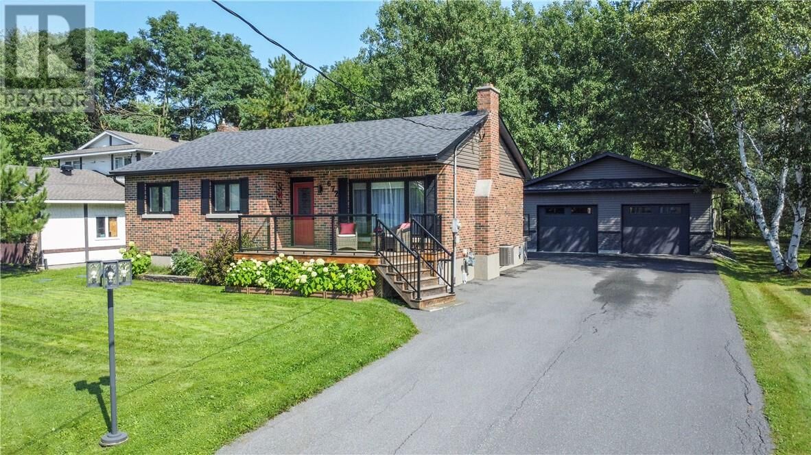 Property Photo:  672 Lake Point Court  ON P3E 6J2 