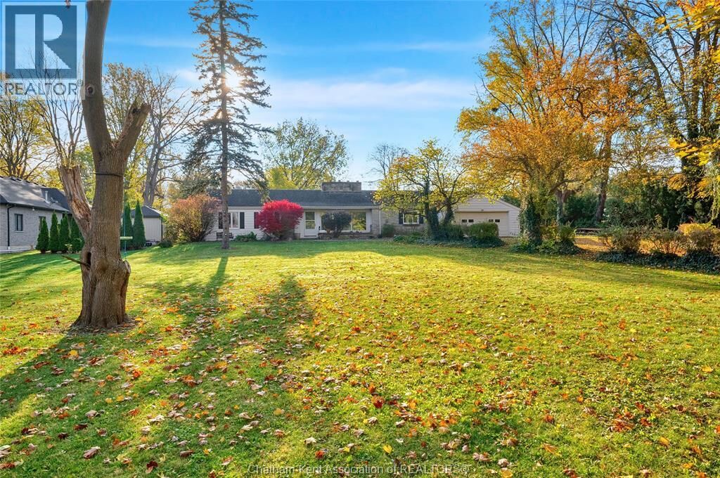 Property Photo:  6 Devon Drive  ON N7M 4H3 
