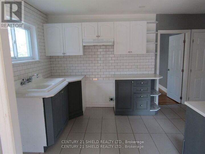 Property Photo:  513 Fourth Street East  ON K6H 2J7 