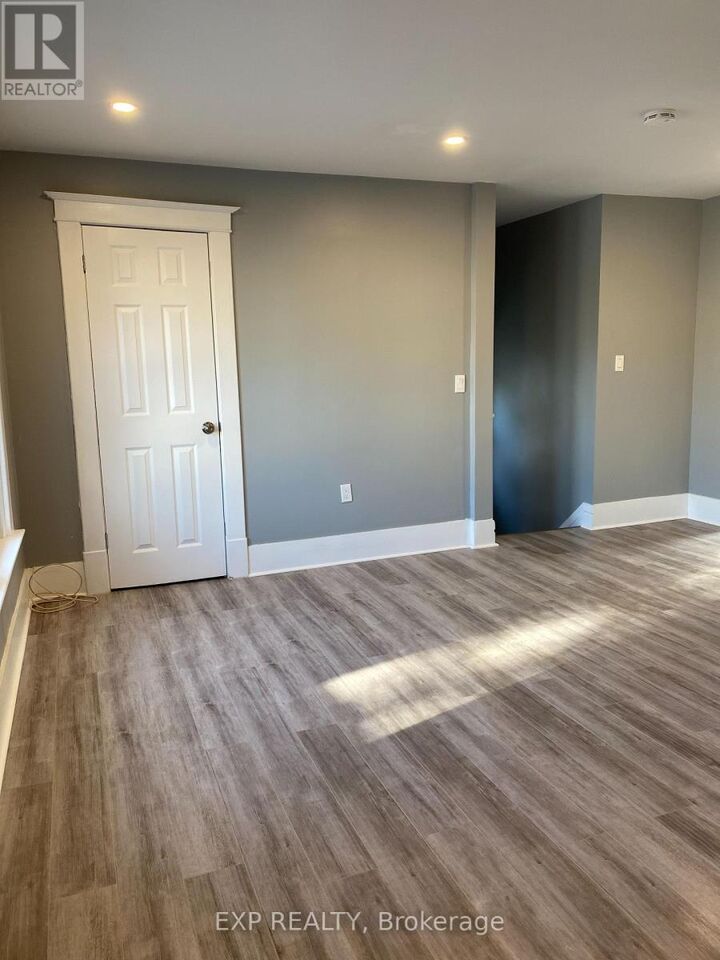 Property Photo:  104 Lowell Avenue  ON L2R 2E2 