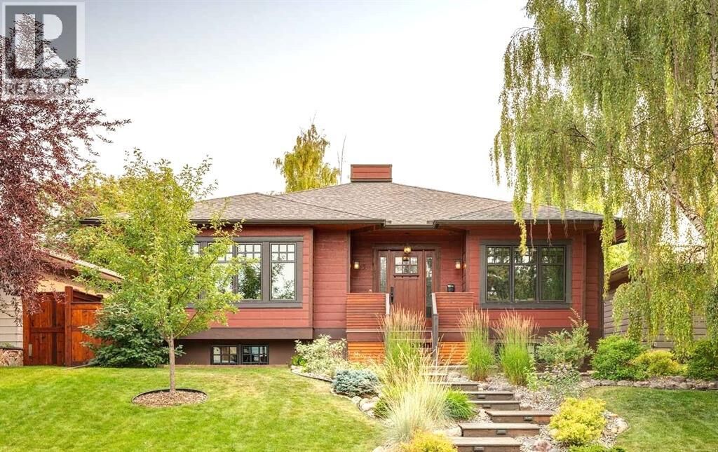 Property Photo:  95 Lissington Drive Southwest  AB T3E 5E4 