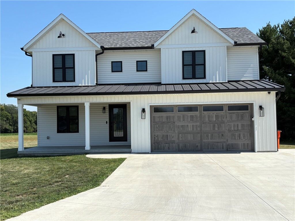 Property Photo:  8 Sunrise Circle  IL 61951 