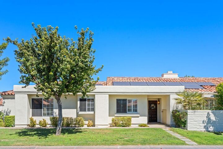 Property Photo:  43954 Vía Granada  CA 92211 
