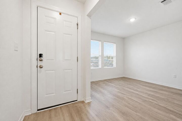 Property Photo: 4896 Kensington Lane FL 32539