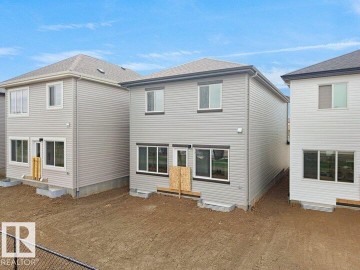 Property Photo:  912 17 Ave NW NW  AB T6T 2X8 