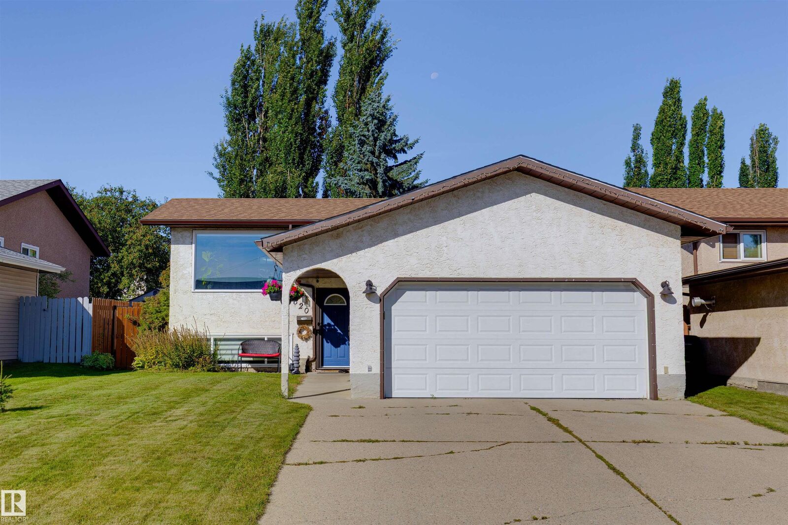 Property Photo:  2820 35 Street NW  AB T6L 3Y4 