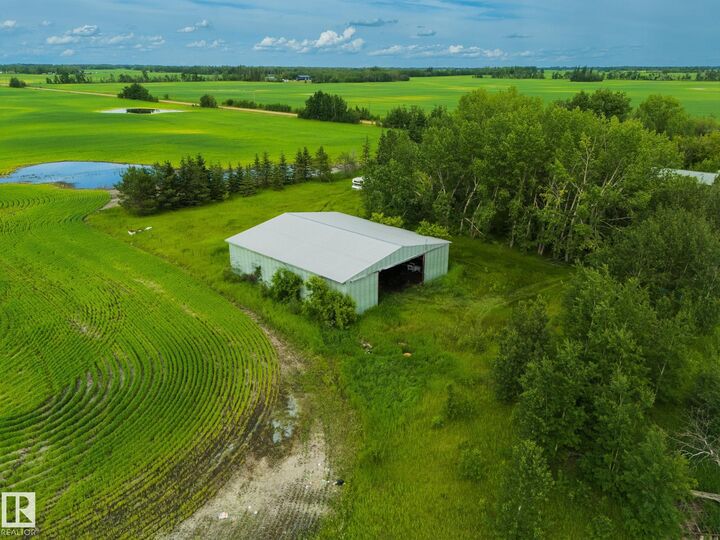 Property Photo:  57518 Rge Road 213  AB T0A 1N6 