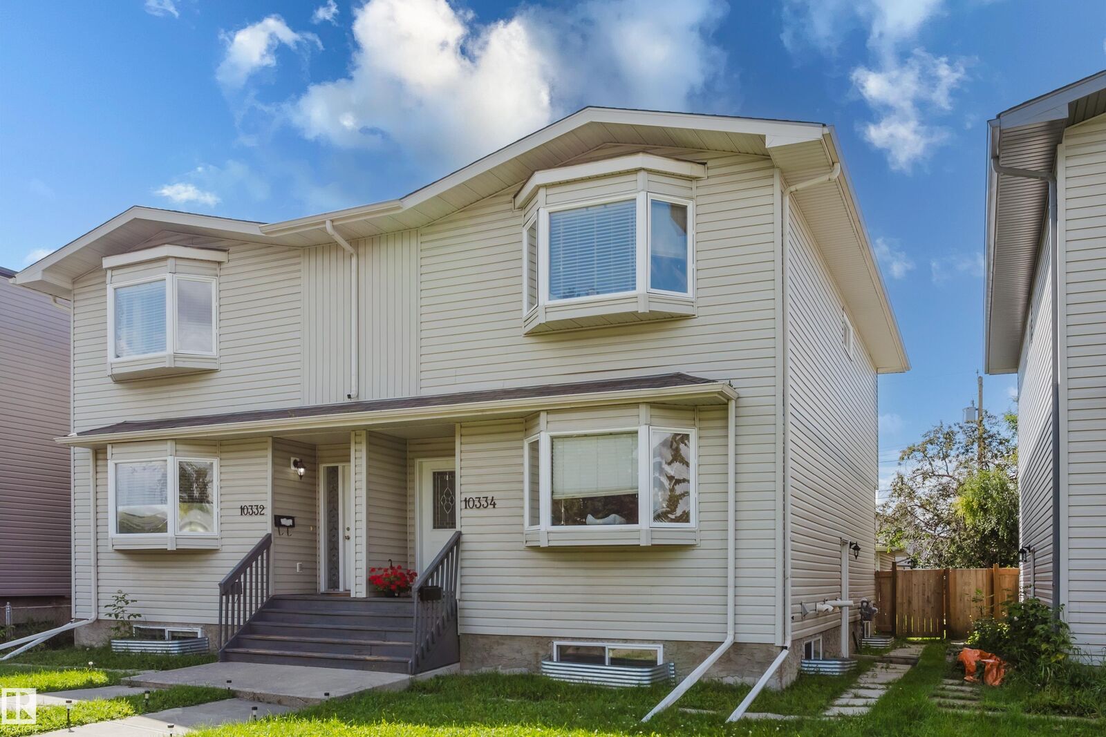 Property Photo:  10334 161 Street NW  AB T5P 3J3 