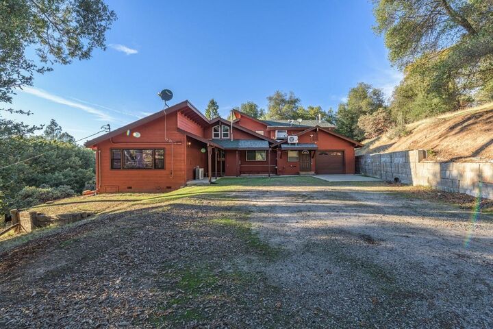 Property Photo:  42203 Oak Lane  CA 93644 