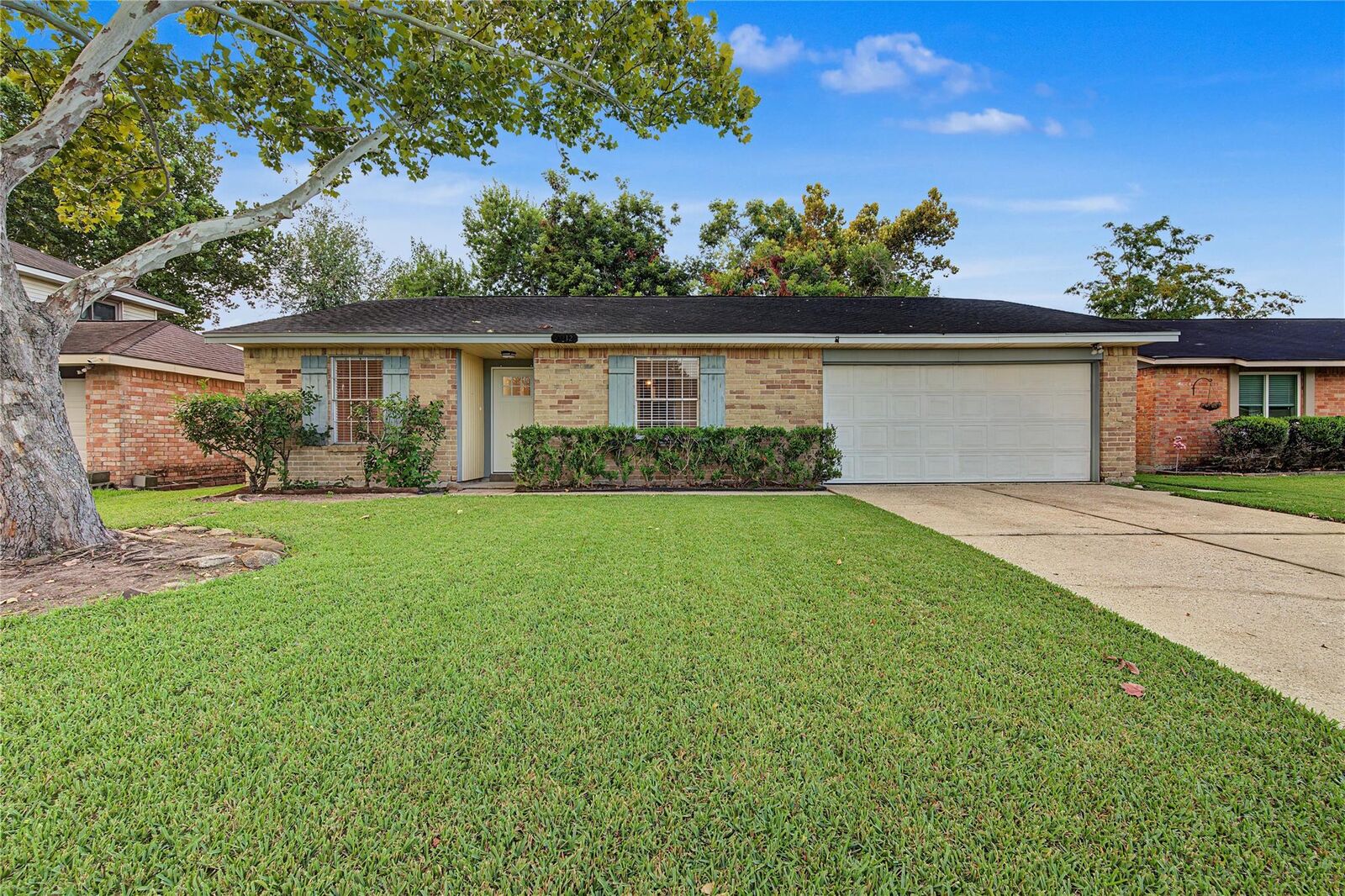 Property Photo:  9912 Blue Bird Street  TX 77571 